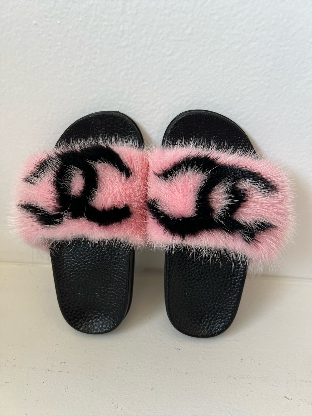 Boutique Pink & Black Faux Fur Slides – Girls Size 11